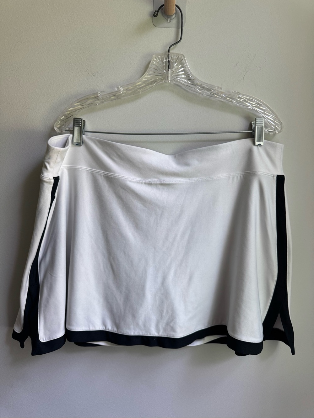 Nike 1X White and Black Womens Tennis Golf Split Side Skirt & Shorts Skort
